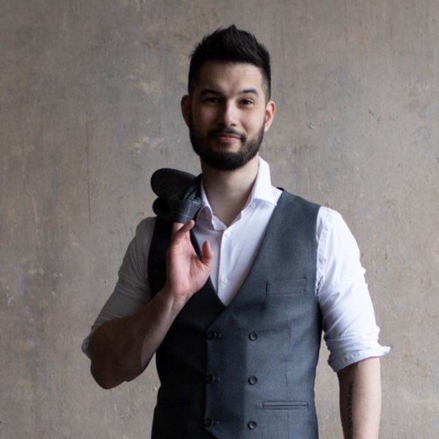 Максим Крючков